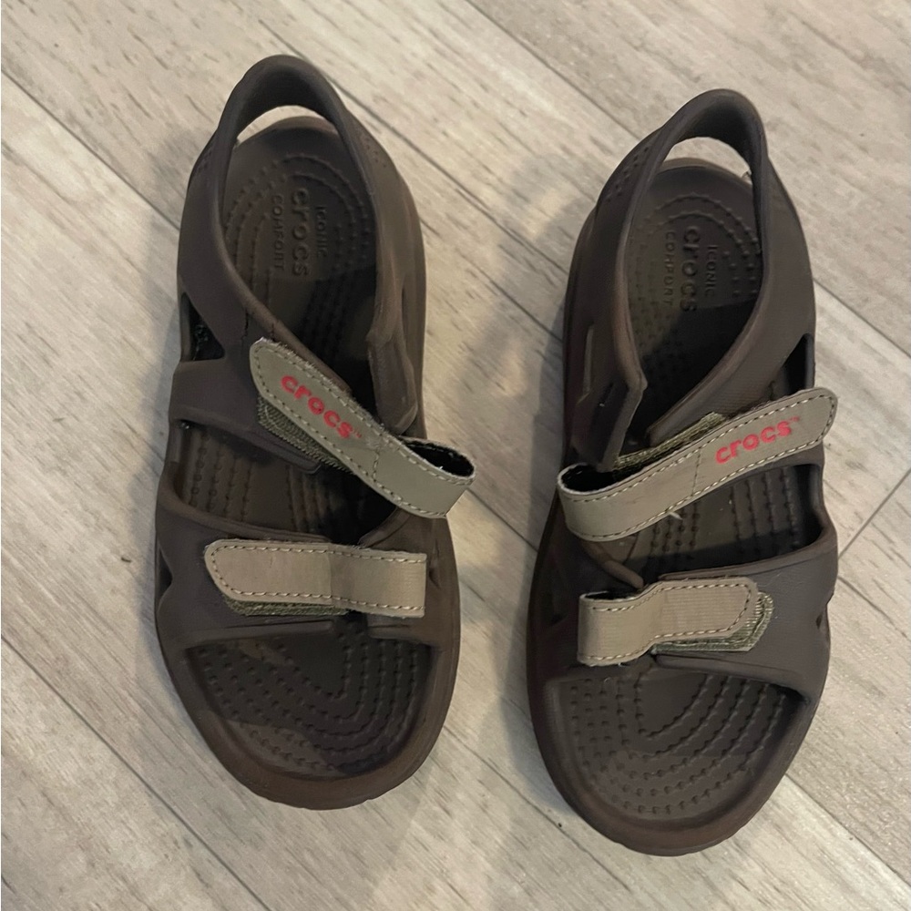 Toddler gray boy crocs strappy sandals c11